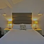 The White Lion Otel