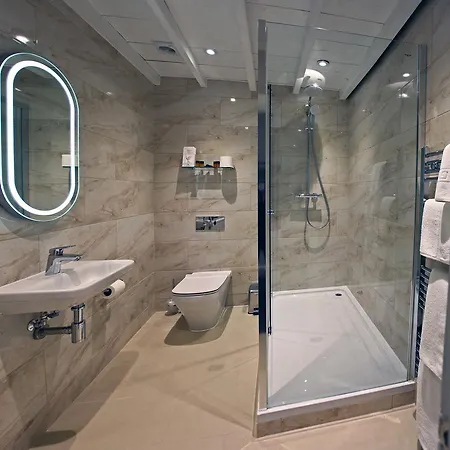 The White Lion Hotel 4*